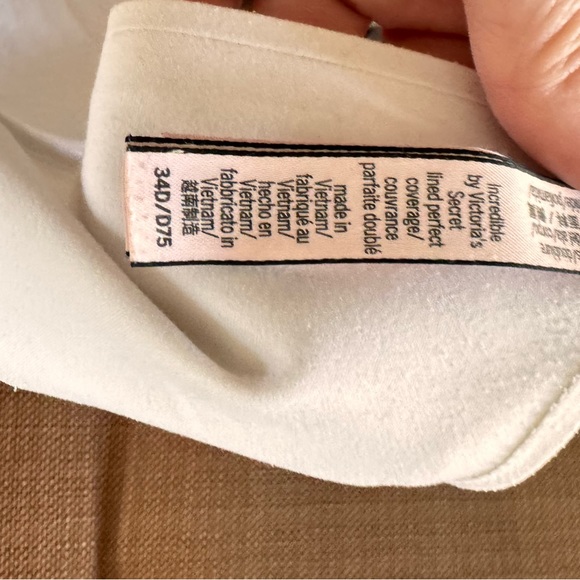 Victoria’s Secret Bra 4 pack - Picture 14 of 14